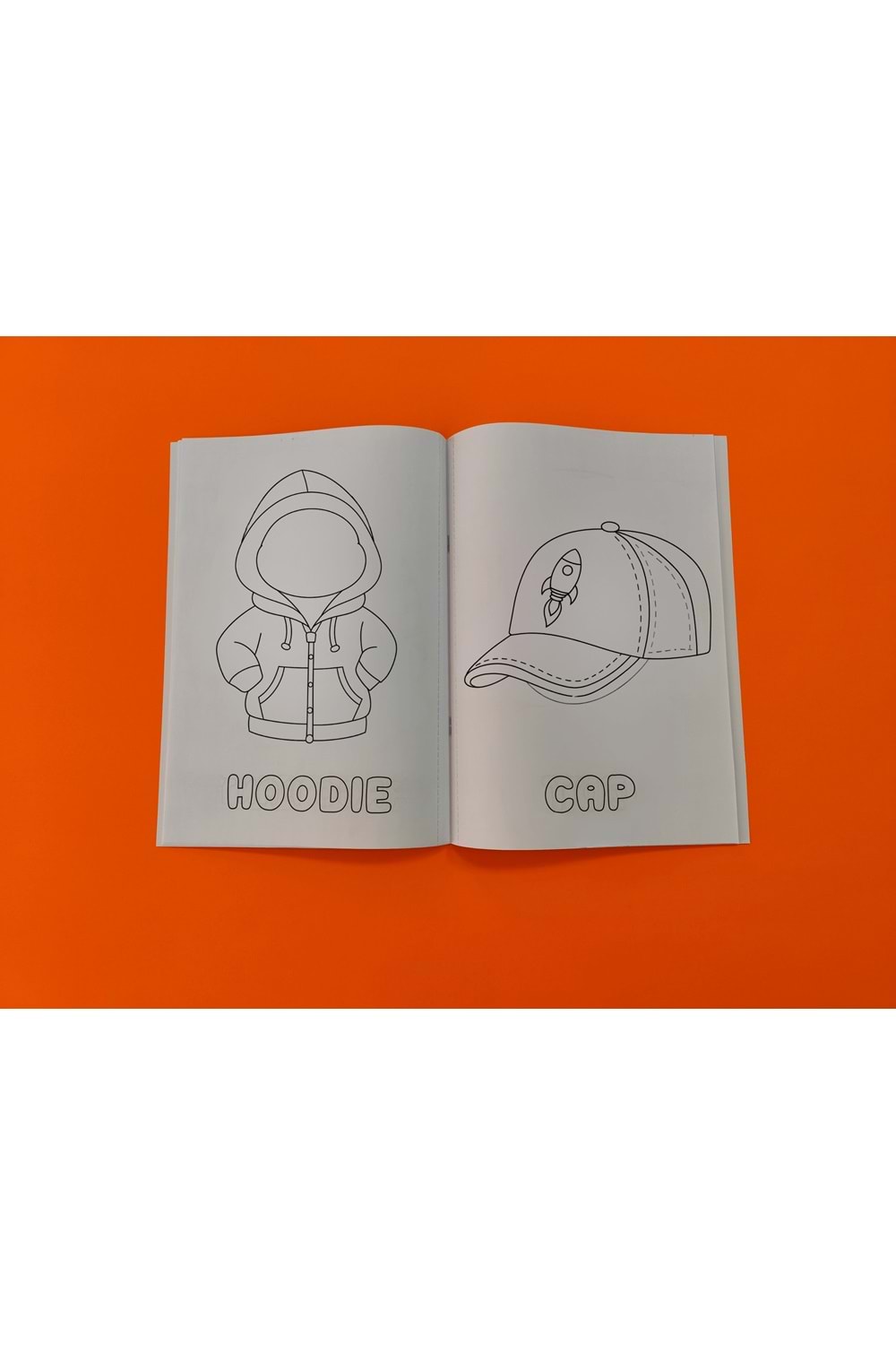 ÇOCUKLAR İÇİN EĞLENCELİ GİYSİLER BOYAMA KİTABI 1 - İNGİLİZCE ÖĞRENME